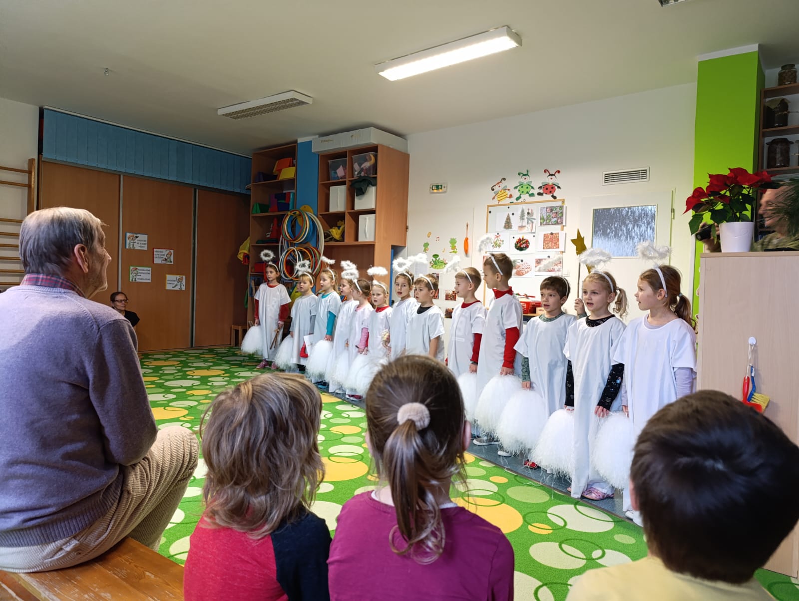 2024-12-16- Předvánoční návštěva babiček a dědečků-3.jpg